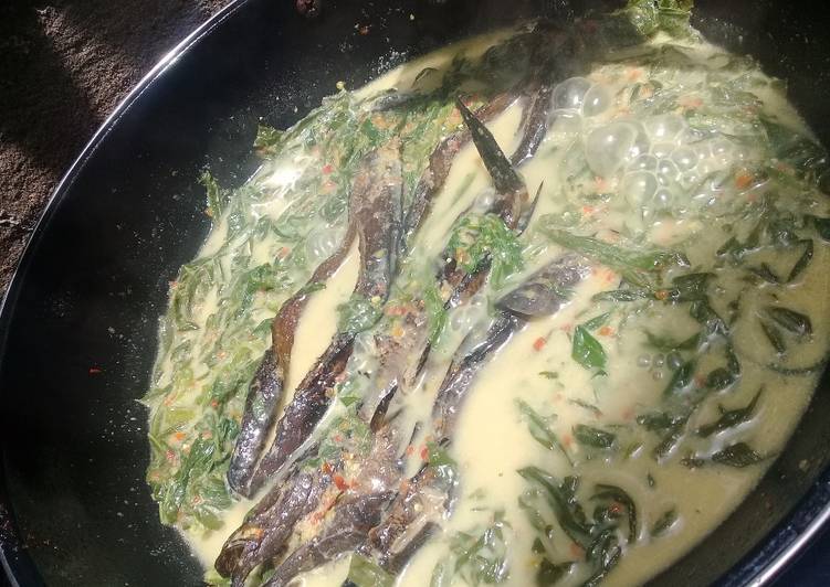 Resep: Gulai ikan salai dan daun ubi 