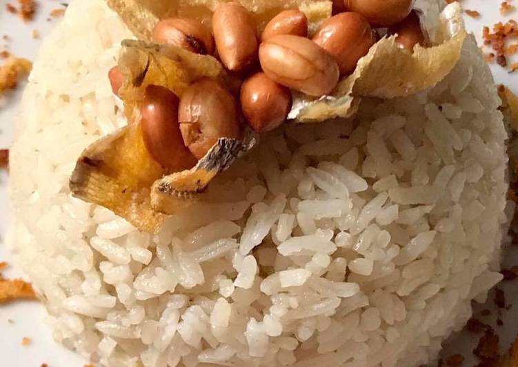Nasi Leumak
(bu minyeuk/ nasi minyak- pulen, praktis, sederhana)