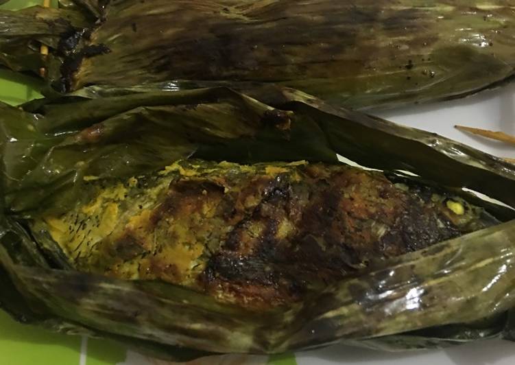 Resep: Pepes ikan mas daun kemangi 
