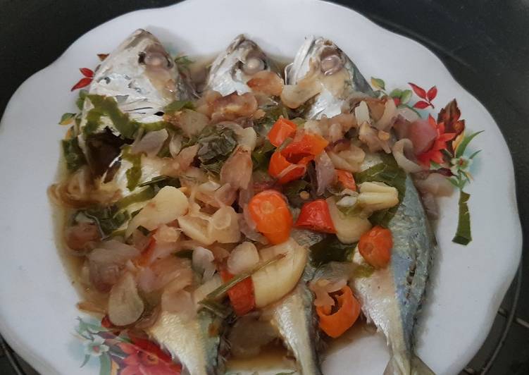Resep: Ikan kembung kukus -steamed fish- 