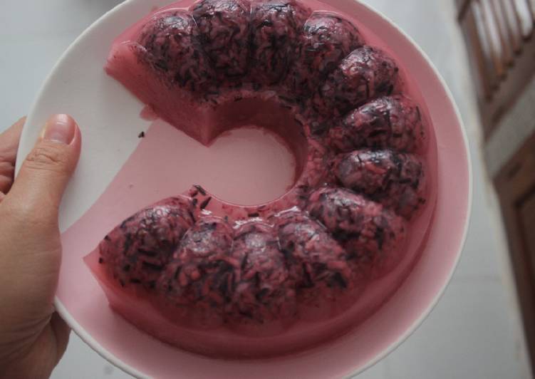 Membuat Kue Iwel Dari Ketan Hitam : Menikmati Cita Rasa Manis Poteng
