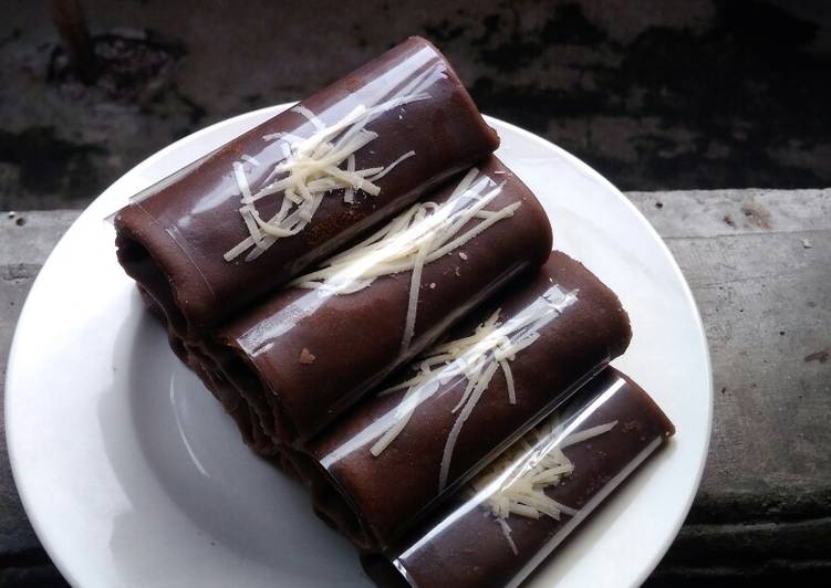 Cara Mudah membuat Dadar Gulung Coklat isi Vla Pisang+keju enak