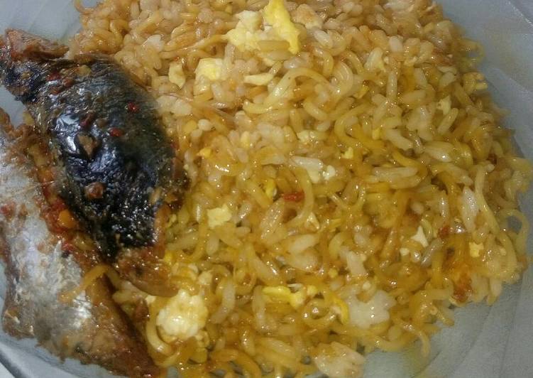 Resep memasak Nasi goreng mawut indomie ikan pindang istimewa