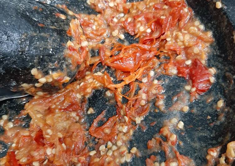 Sambal tomat terasi (goreng)