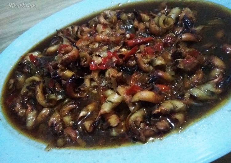 Seafood gonggong pedas manis