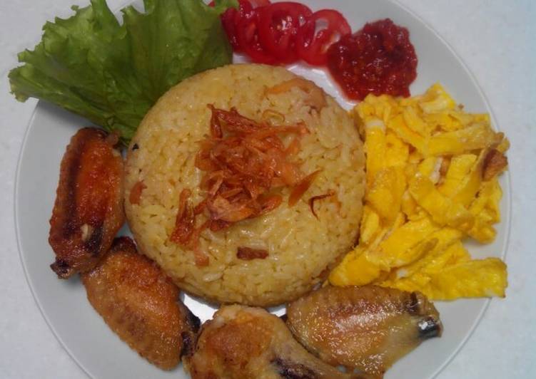 Resep: Nasi kuning rice cooker lezat