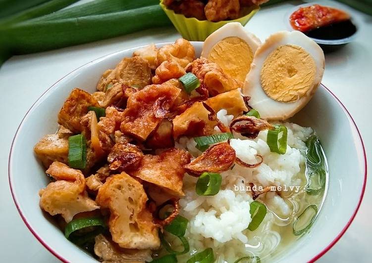 Cara Mudah mengolah Nasi Bakmoy Ayam plus Gorengan Udang sedap