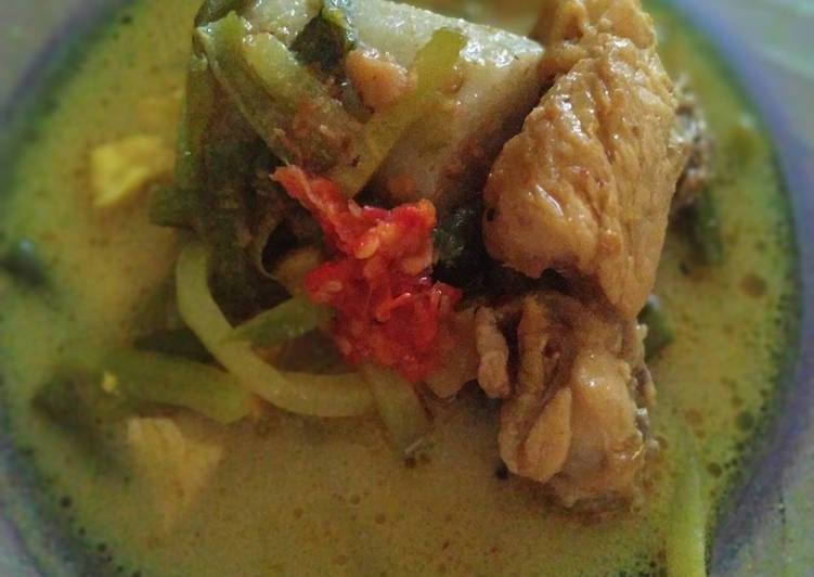 Cara membuat Kare ayam with lontong sayur yang menggugah selera