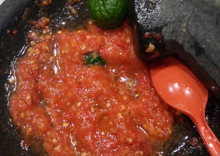 Resep membuat 6. Sambal tomat ala warung Banyuwangi 