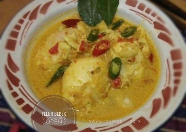 Resep: Telur bebek masak sambal goreng (#pr_recookmasakanberkuah) 