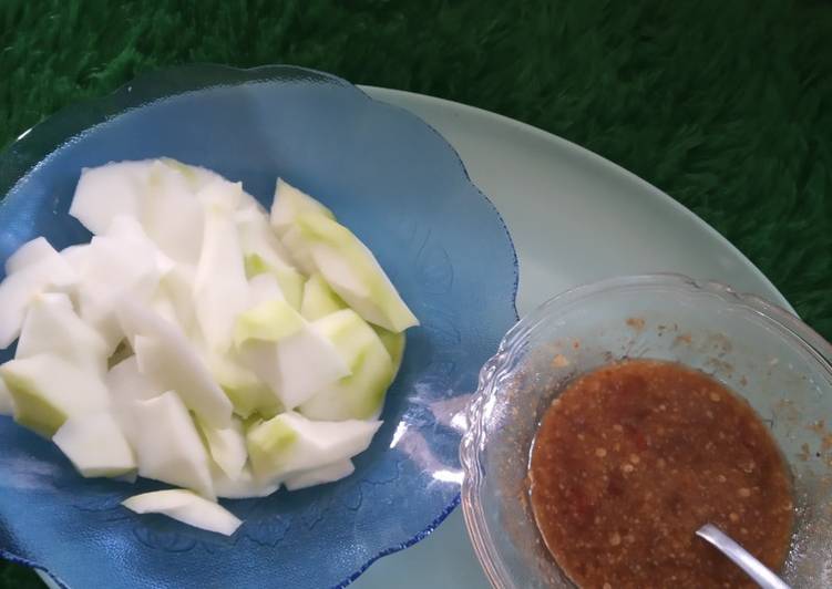 Resep memasak Rujak mangga muda saus kacang 