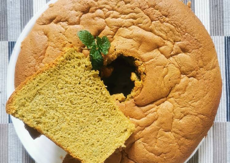 Matcha green tea chiffon cake