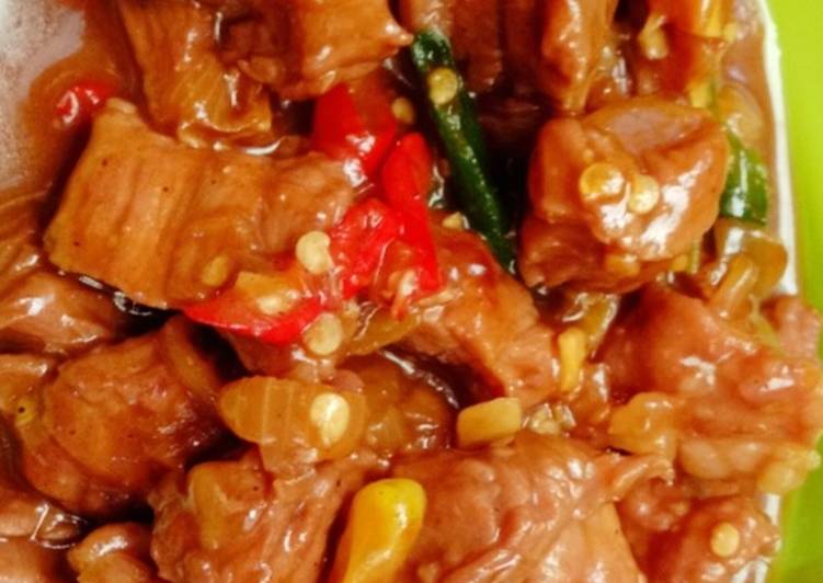 Cara mengolah Oseng daging sapi pedas saus tiram 