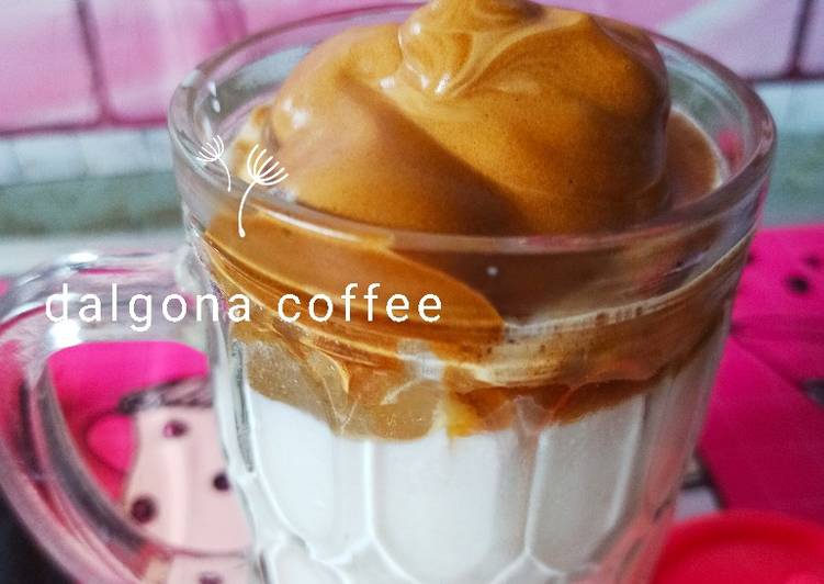 Resep: Dalgona coffee express no mixer lezat