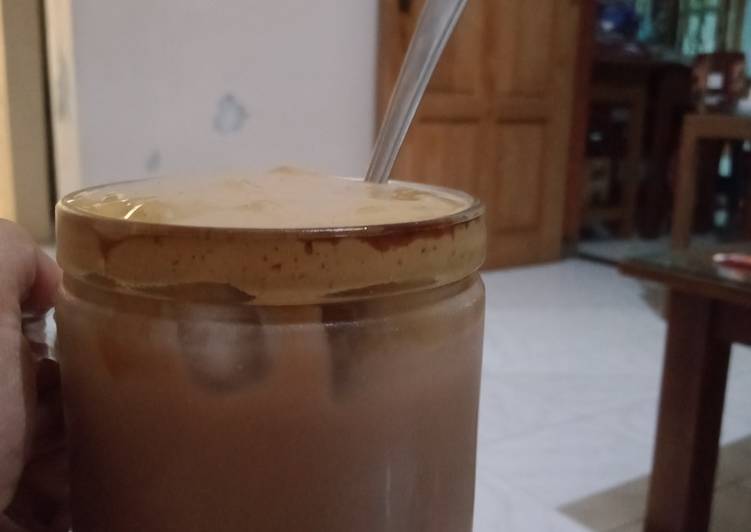 Cara mengolah Dalgona coffee + susu coklat 