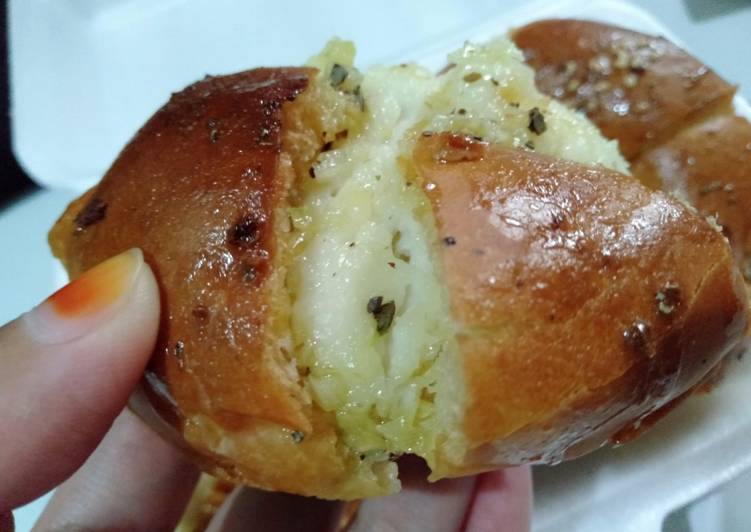 Cara mengolah Korean Garlic Cheese Bread Simpel dan Ekonomis 