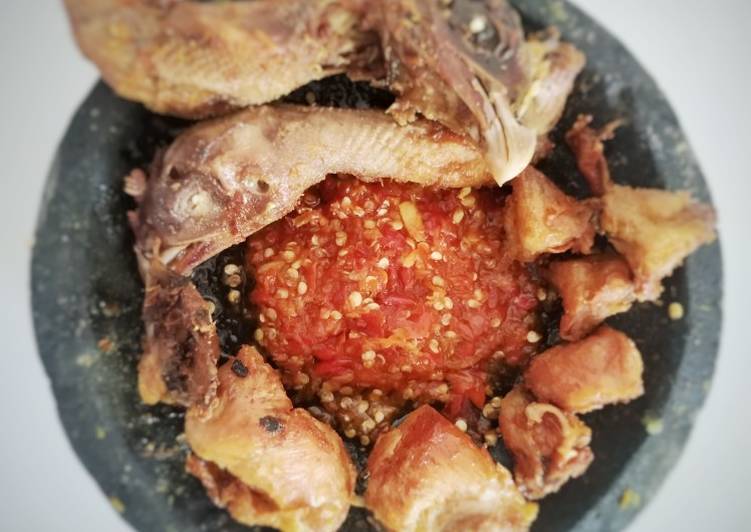 Resep: Sambal Bawang Siram Minyak Ala Ayam Goreng Solo enak