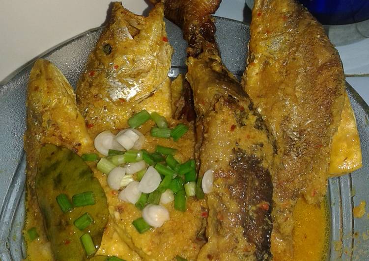 Resep: 🐟Mangut ikan laut goreng+ikan togek panggang (asap)  dan tahu🐟 