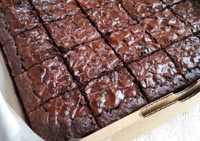 Resep: Shiny Brownies Gampang dan Lezat