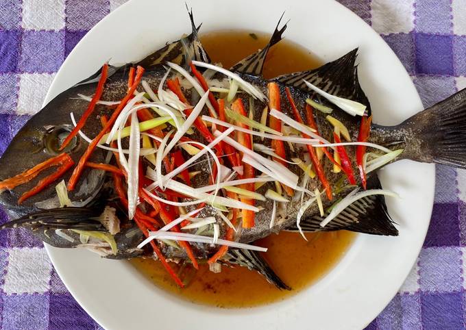 Resep: Resep Tim Ikan Bawal ala HongKong | Chinese Steamed Fish with Soy Sesame Sauce Recipe