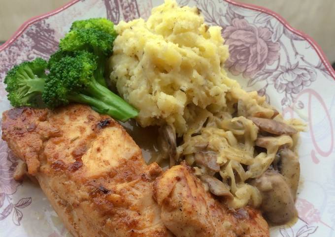 Resep: Grilled chicken with creamy mushroom sauce + mashed potato