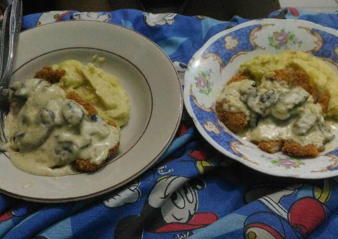 Resep Chicken Schnitzel w/ Mushroom Creamy Sauce and Mashed Potato