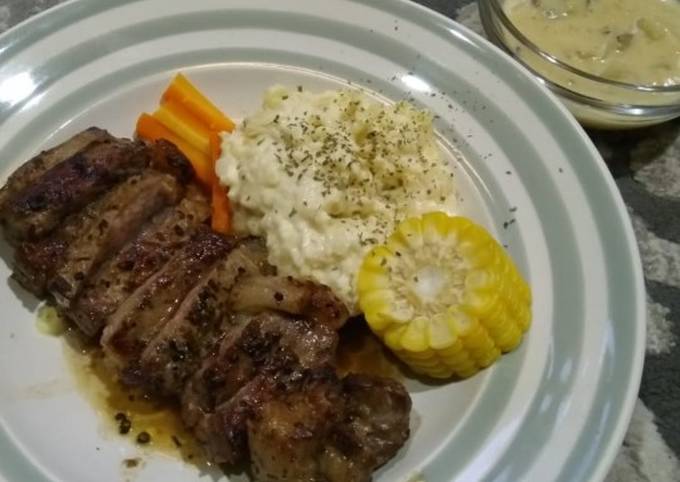 Resep Sirloin Steak with Creamy Mashed Potatoes & Mushroom Sauce