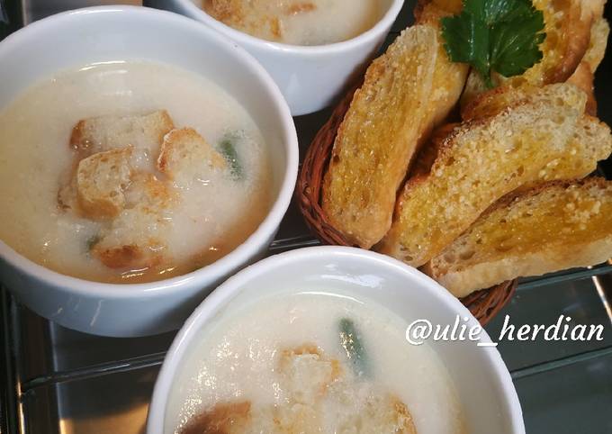 Resep: Potatoes Creamy soup and croutons