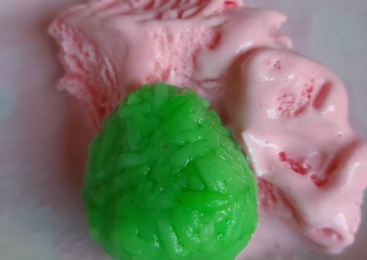 Cara Mudah mengolah Ice cream Strawberry + Tape Ketan yang menggugah selera