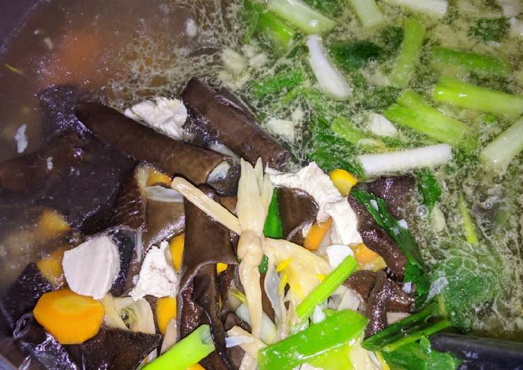 Cara memasak Sup kimlo (jamur kuping&bunga sedap malam) 