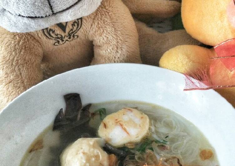 Cara membuat Sup kimlo bakso ikan istimewa
