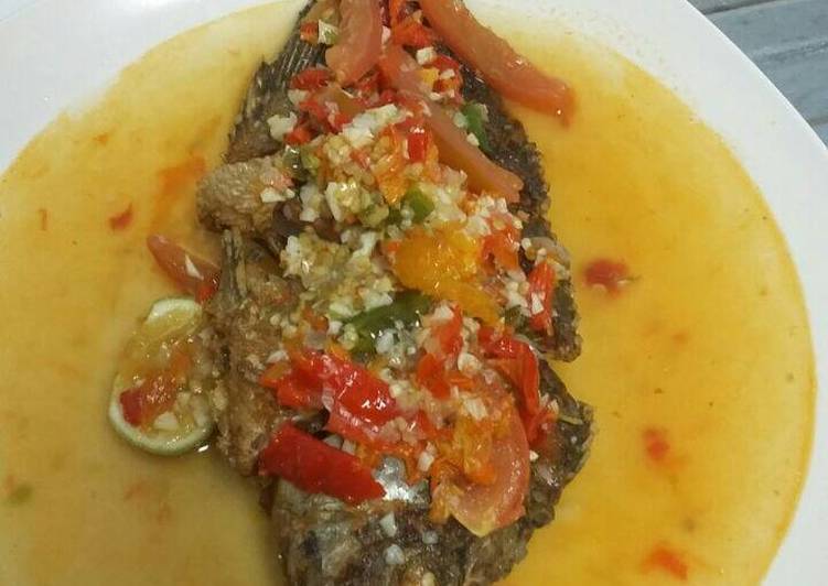Ikan gurame pecak sambal merah