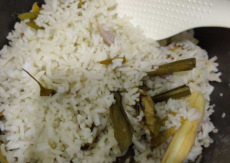 Resep membuat Nasi Uduk Rumahan Ricecooker yang bikin ketagihan