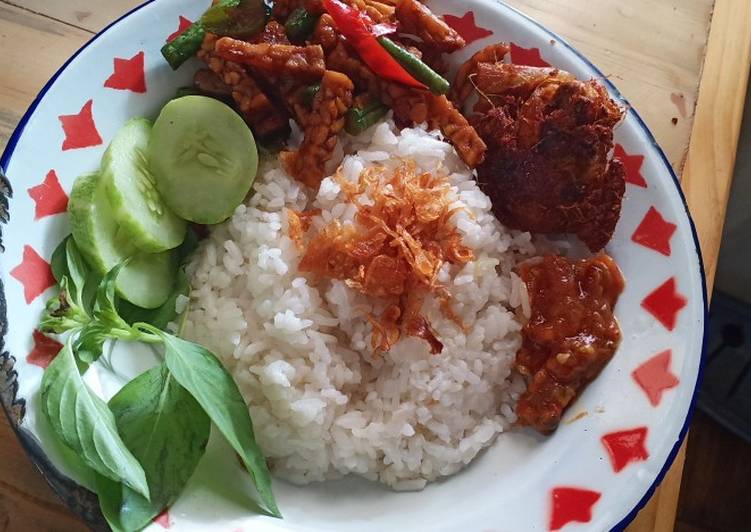 Cara Mudah memasak Nasi uduk rice cooker mudah yang bikin ketagihan