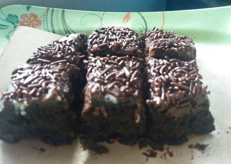 Resep: Brownies Kukus Tanpa Mixer Nutricake Coklat yang bikin ketagihan