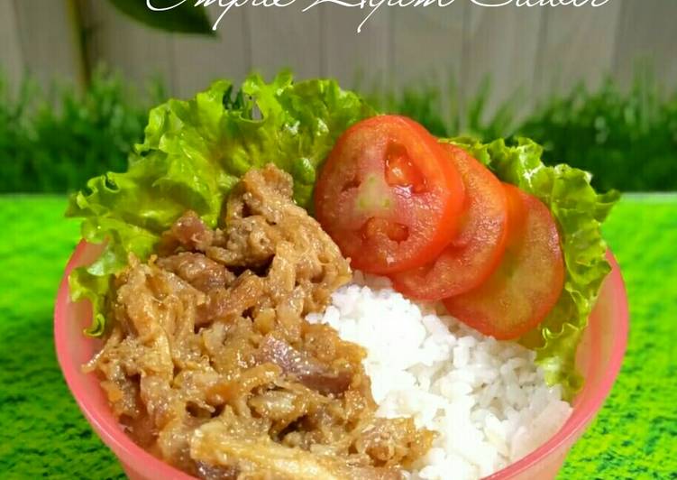 Resep membuat Rice bowl Empal Ayam Suwir yang menggugah selera