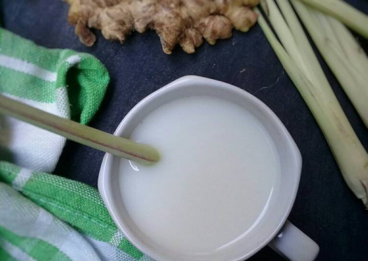 Cara Mudah memasak Wedang jahe susu yang bikin ketagihan