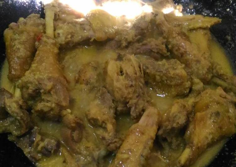 Resep: Ayam ingkung/ayam lodho khas jawa timur sedap