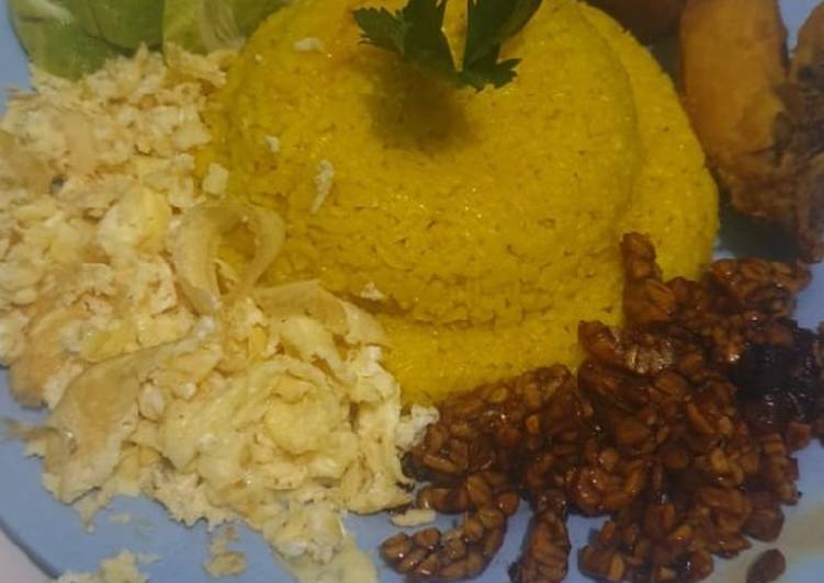 Nasi kuning tanpa santan