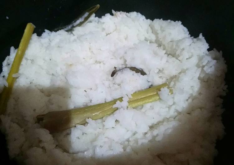 Resep mengolah Nasi Uduk/Nasi Lemak/Nasi Gurih Ricecooker yang menggoyang lidah 